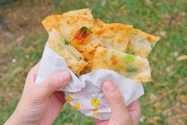 ▲台中市西屯区樱花市场水煎包。(图/橘子狗爱吃糖提供)