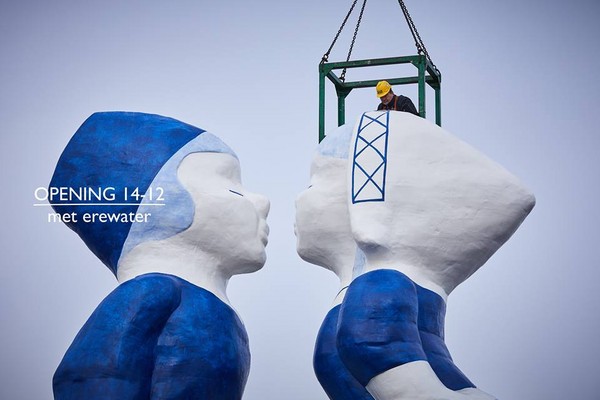 ▲阿姆斯特丹新地标亲吻夫妇(Kissing Couple) 。(图/Kissing Couple XXXL Amsterdam粉丝页)