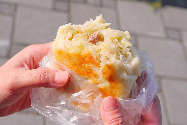 ▲台中市西屯区樱花市场水煎包。(图/橘子狗爱吃糖提供)