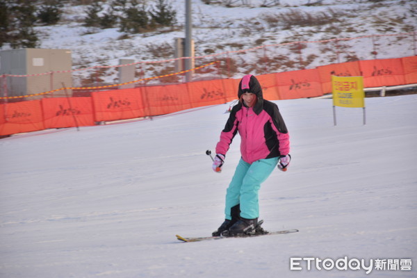 ▲%己??018平昌冬奥滑雪赛场InterContinental Alpensia Pyeongchang Resort阿尔帕西亚洲际度假酒店的初阶练习场。(图/记者李姿仪摄)