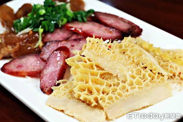 ▲四学士牛肉面餐点。(图/记者华少甫摄)