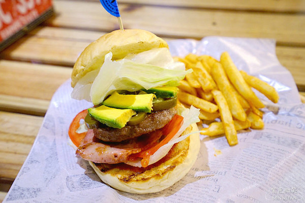 ▲宜兰J.J burgers 美式汉堡。(图/紫色微笑提供)