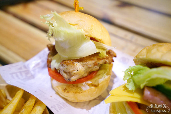 ▲宜兰J.J burgers 美式汉堡。(图/紫色微笑提供)