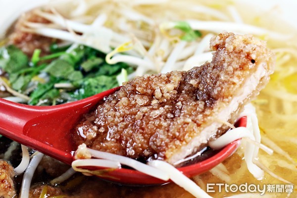 ▲四学士牛肉面餐点。(图/记者华少甫摄)