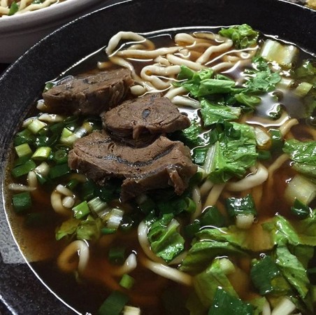▲高雄市r?三牛牛肉面。（图／IG@yujin505提供，请勿任意翻摄以免侵权）