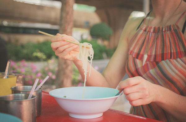 出国时还坚持吃国内食物吗?(图/达志/示意图)