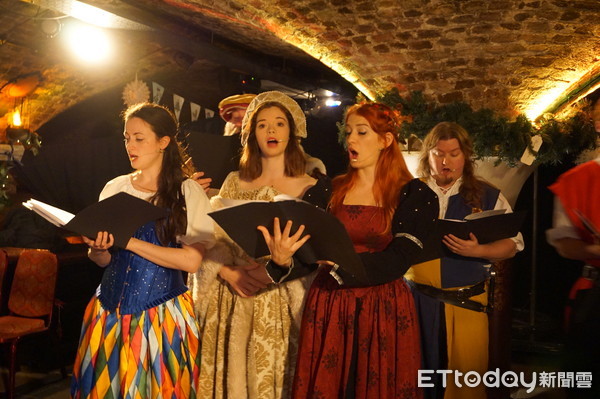 ▲英国伦敦中世纪宴会主题餐厅The Medieval Banquet。(图/记者赖文萱摄)