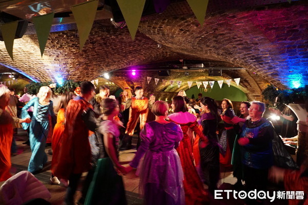 ▲英国伦敦中世纪宴会主题餐厅The Medieval Banquet。(图/记者赖文萱摄)