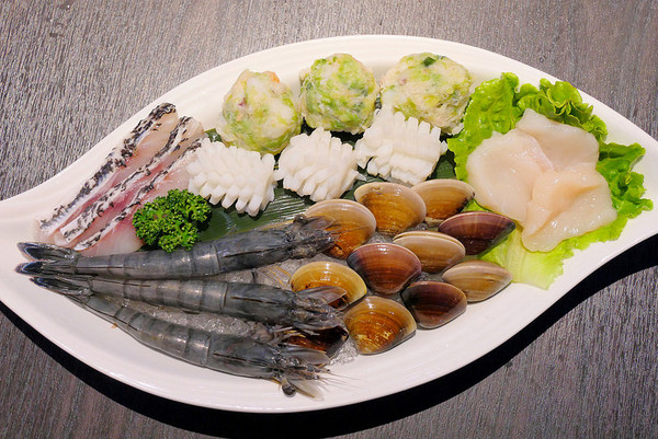 ▲台中悦上引锅物料理。（图／橘子狗爱吃糖提供）