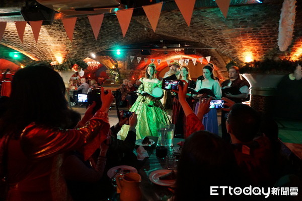 ▲英国伦敦中世纪宴会主题餐厅The Medieval Banquet。(图/记者赖文萱摄)
