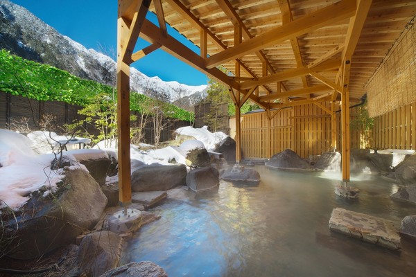 ▲2018白川乡合掌村冬季点灯之夜 季节限定只有四天。（图／翔笙旅行社、七逗旅游网提供）
