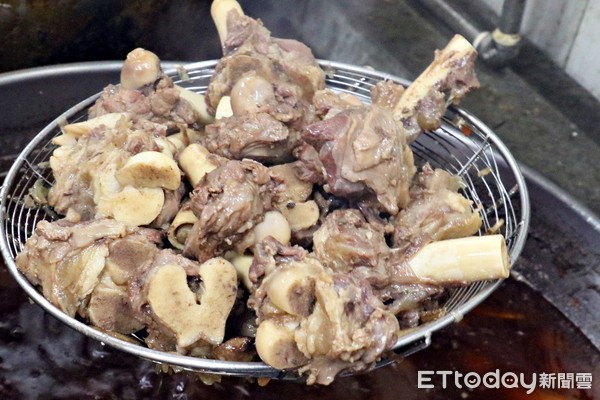 ▲喜涮涮羊肉炉餐点。(图/记者华少甫摄)