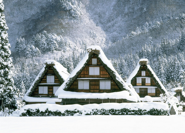 ▲2018白川乡合掌村冬季点灯之夜 季节限定只有四天。（图／翔笙旅行社、七逗旅游网提供）