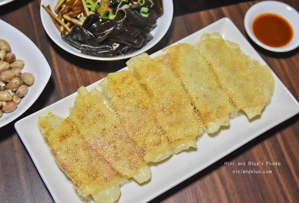 台中 黄金张老瓮东北酸菜白肉锅。(图/Nini and Blue 玩乐食记提供)