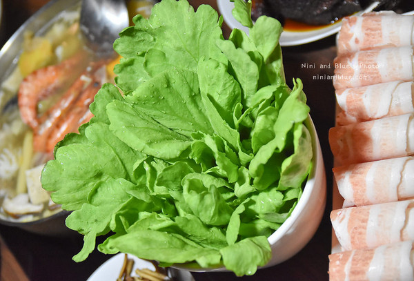 台中 黄金张老瓮东北酸菜白肉锅。(图/Nini and Blue 玩乐食记提供)