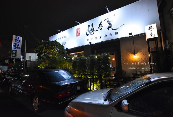 台中 黄金张老瓮东北酸菜白肉锅。(图/Nini and Blue 玩乐食记提供)