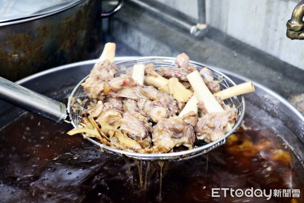 ▲喜涮涮羊肉炉餐点。(图/记者华少甫摄)