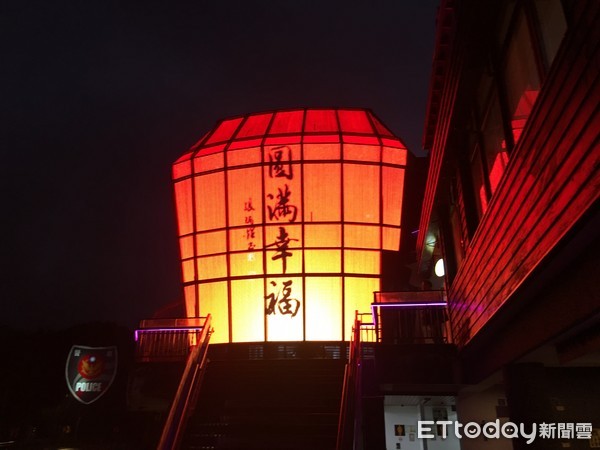 ▲平溪 天灯派出所 电子天灯。(图/记者何冠娴摄)