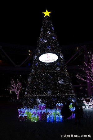 ▲竹北首座“6+Plaza购物广场”试营运!粉红灯廊超浪漫。(图/ㄚ绫绫单眼皮大眼睛提供)