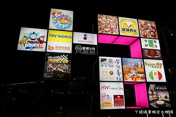 ▲竹北首座“6+Plaza购物广场”试营运!粉红灯廊超浪漫。(图/ㄚ绫绫单眼皮大眼睛提供)