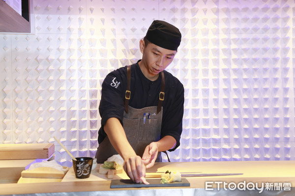 ▲%肌氨8East创作和食料理”餐厅采访。(图/记者黄克翔摄)