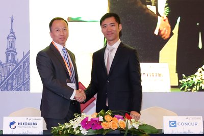 Concur与携程商旅签约仪式现场（左起：携程旅行网副总裁兼携程商旅CEO方继勤、Concur亚洲区董事总经理侯文泰）