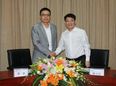 首都航空首席执行官胥昕与凯撒旅游总裁陈小兵签署“首航假期”战略合作协议