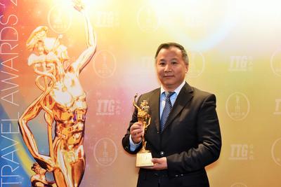 锦江国际酒店市场营销总监蔡维华先生接受“大中华市场最佳本地连锁酒店奖”