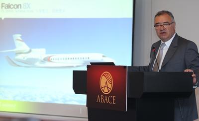 达索航空民用飞机部高级副总裁魏\Γㄏlivier Villa）表示：“猎鹰飞机的交付成绩令人满意。”